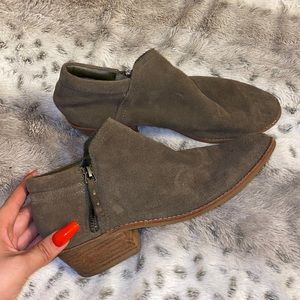 STEVE MADDEN ANKLE BOOTIES